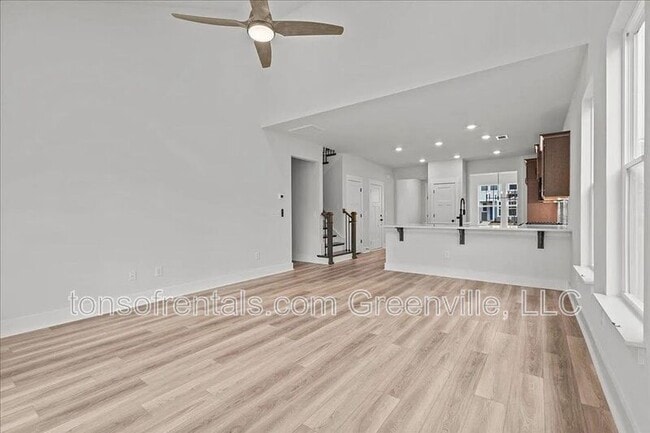 Building Photo - 507 Ml Pk Wy