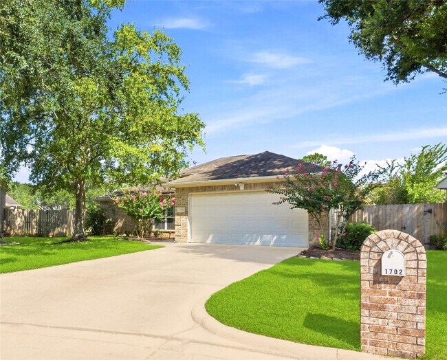 Building Photo - 1702 Fantasy Woods Dr