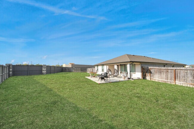 Building Photo - 202 Serena Pk Ln