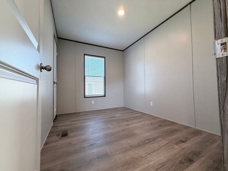 Building Photo - 709 N Collins Fwy