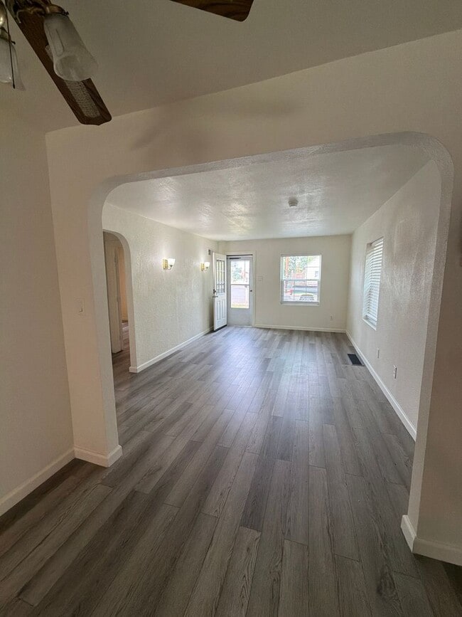 Building Photo - Freshly remodeled 3br 1ba, garage, LVP Flooring throughout.