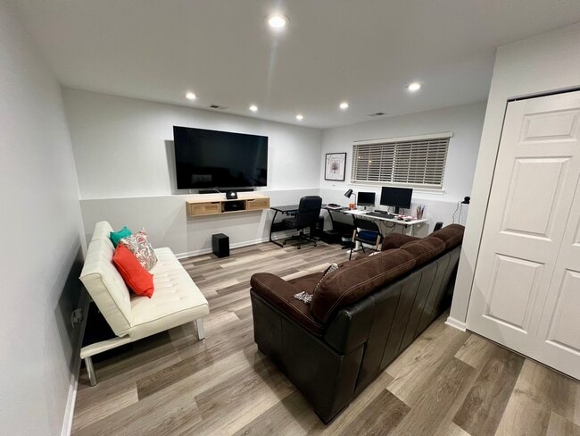 Building Photo - 113 W Big Horn Dr