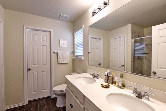Building Photo - 7807 Cottonwood Ridge