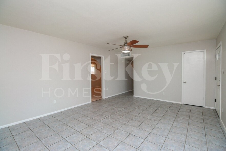 Building Photo - 5719 N 23rd Ave