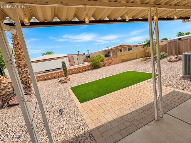 Building Photo - 9317 E Cactus Ln S