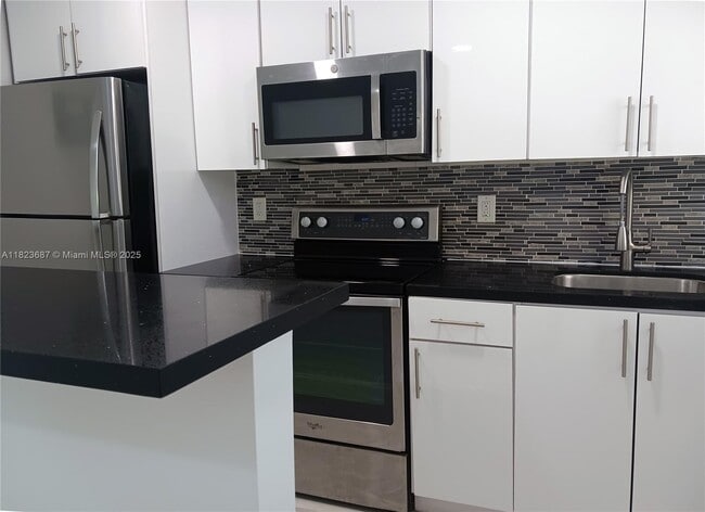 Building Photo - 4109 N Ocean Dr