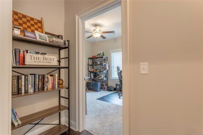 Building Photo - 357 Sydney Dr S