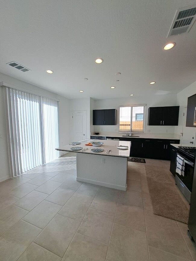 Building Photo - MOVE IN READY: Brand-New 2-Story Home with...