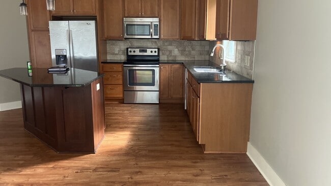 Building Photo - 3 bedroom 2 1/2 bath house for rent