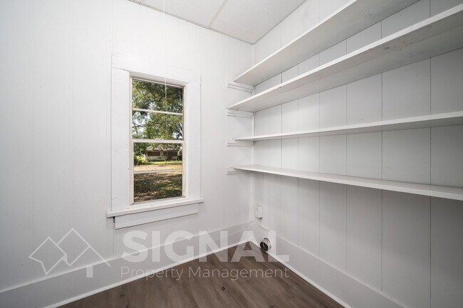 Building Photo - 512 16th St SW