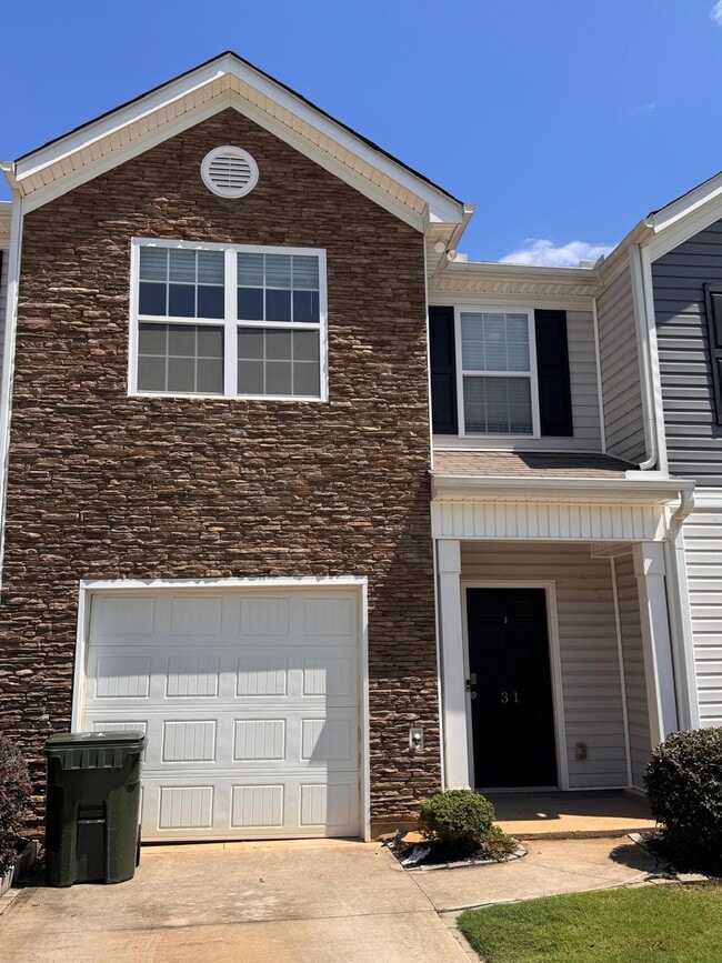 Building Photo - MOVE-IN SPECIAL! 1/2 OFF 1st MONTHS RENT.