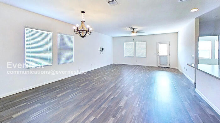 Building Photo - 400 Seneca Loop