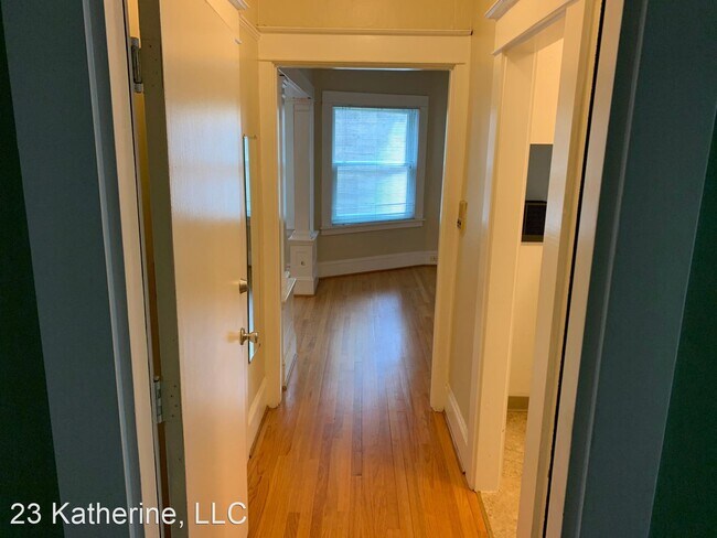 Building Photo - Studio, 1 bath Apartment - 621 NW 23rd Ave.