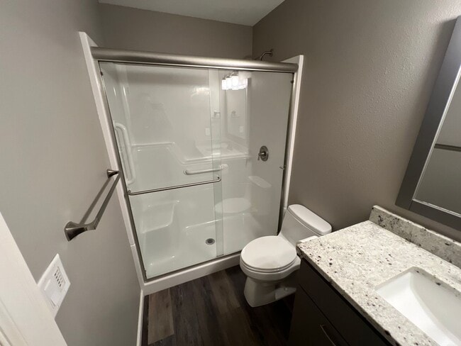 Building Photo - Well Maintained Three Bedroom Home in Sout...