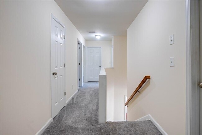 Building Photo - 2565 Vistoria Dr