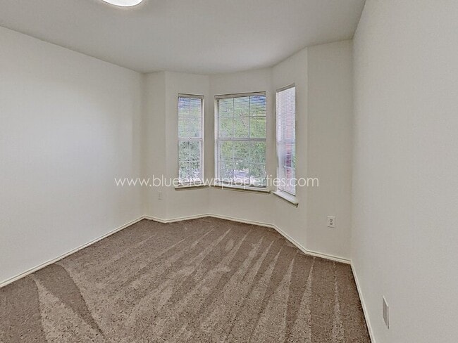 Building Photo - 1700 Cresthill Dr