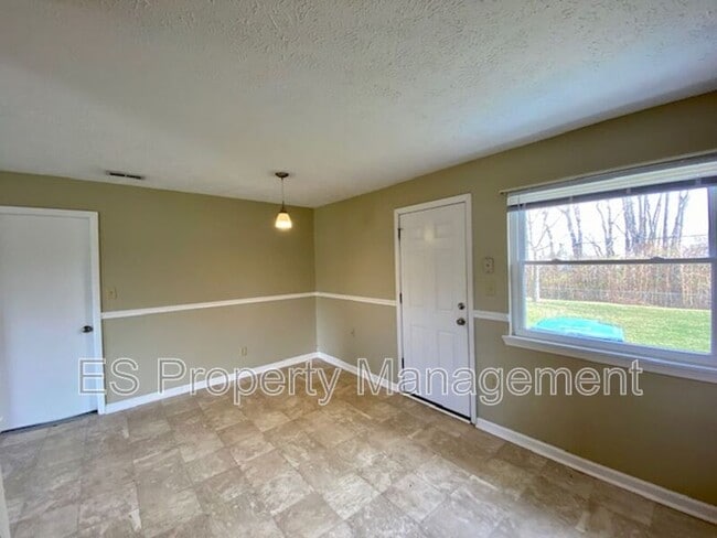 Building Photo - 6105 Epperson Dr