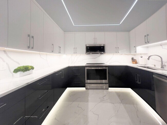 Building Photo - 3546 S Ocean Blvd