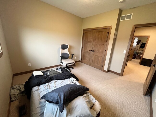 Building Photo - 5548 W Colonial Ct
