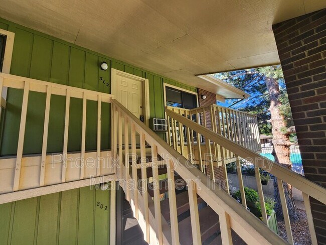 Building Photo - 2800 Kalmia Ave