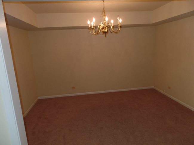 Building Photo - 315 Creekside Dr