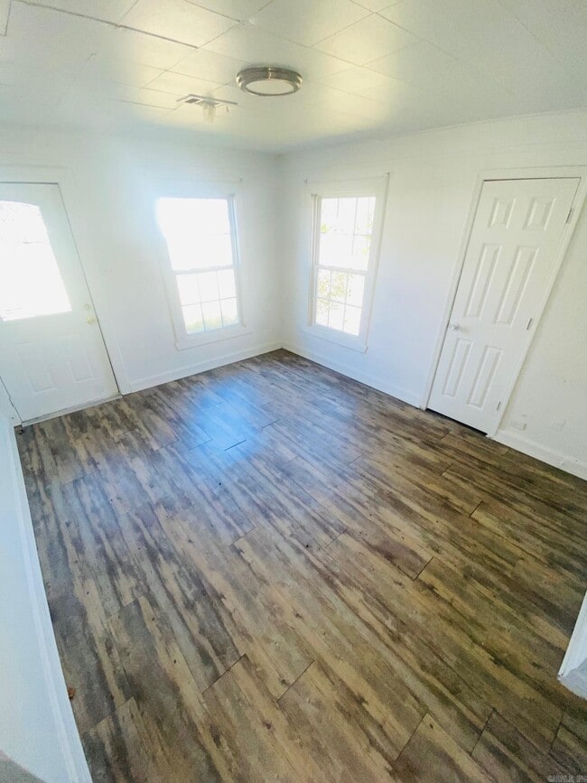 Building Photo - 309 Roosevelt Cir