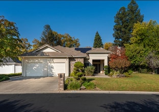 Building Photo - 585 E Chesapeake Cir