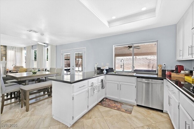 Building Photo - 8380 Campana Dr