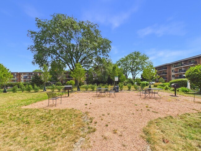 Building Photo - 2210 S Goebbert Rd