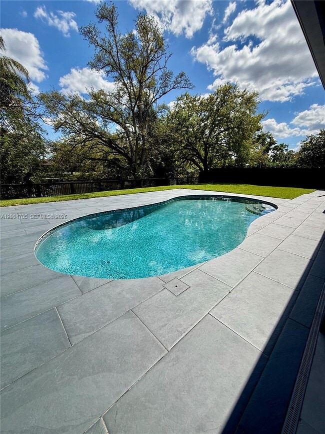 Building Photo - 1304 Stratford St