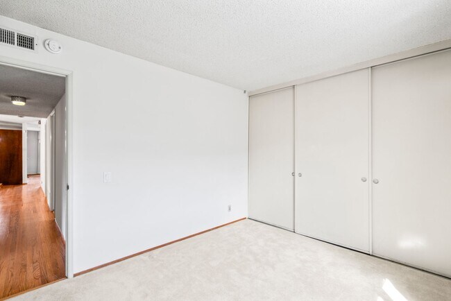Building Photo - Charming and Immaculate Home for Rent in S...