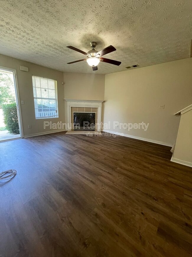 Building Photo - 9260 Golf View Dr