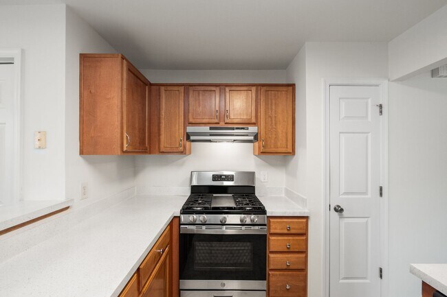 Building Photo - Beautiful Ranch in Pine Meadows | Water View