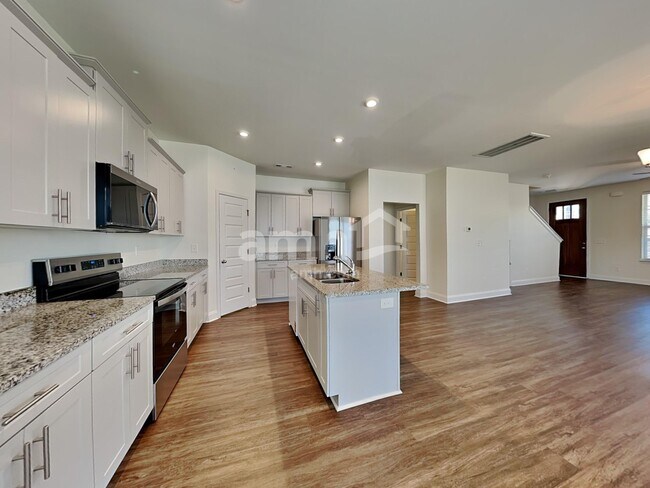 Building Photo - 5516 Central Grove Sq