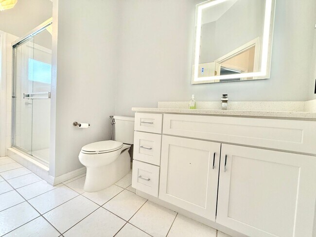 Building Photo - Executive 4bedrooms/3baths Dream pool-home...