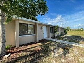 Building Photo - 1915/1917 CAPE CORAL PKWY W