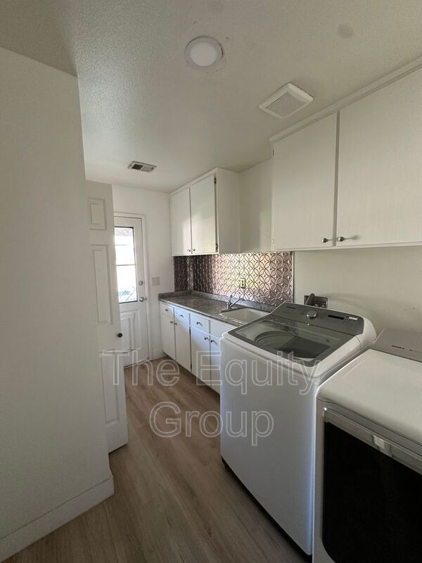 Building Photo - 830 W Vassar Ave