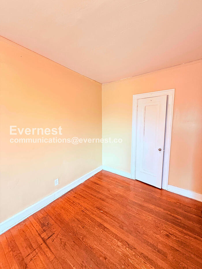 Building Photo - 4203 Cortland St