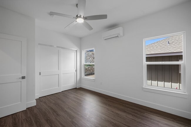 Building Photo - 112 Oliona St