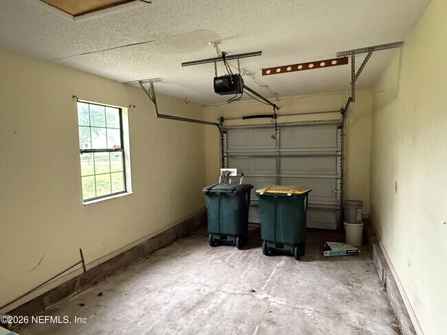 Building Photo - 4949 Azure St