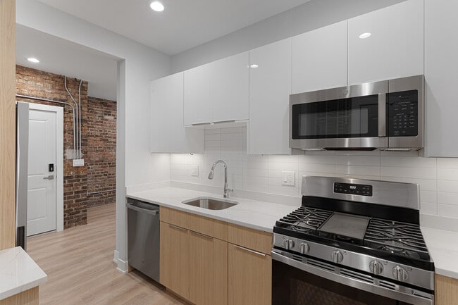 Building Photo - 6946 N Wolcott Ave