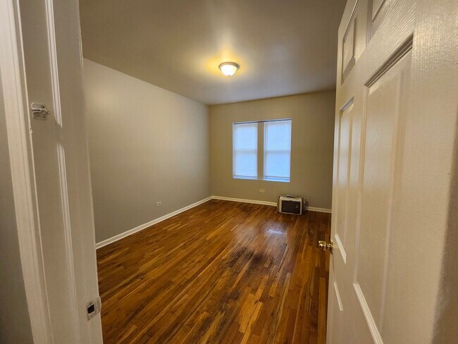 Building Photo - 8016 S Ingleside Ave