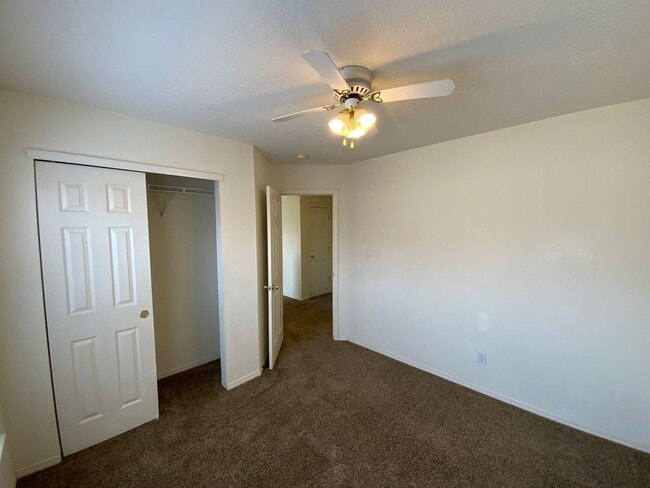 Building Photo - 3 Bedroom Home Available In Gated Communit...