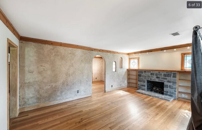 Building Photo - Stunning 4-bedroom, 2-bathroom Home