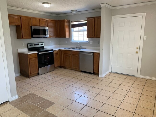 Building Photo - 4427 Las Haciendas Dr