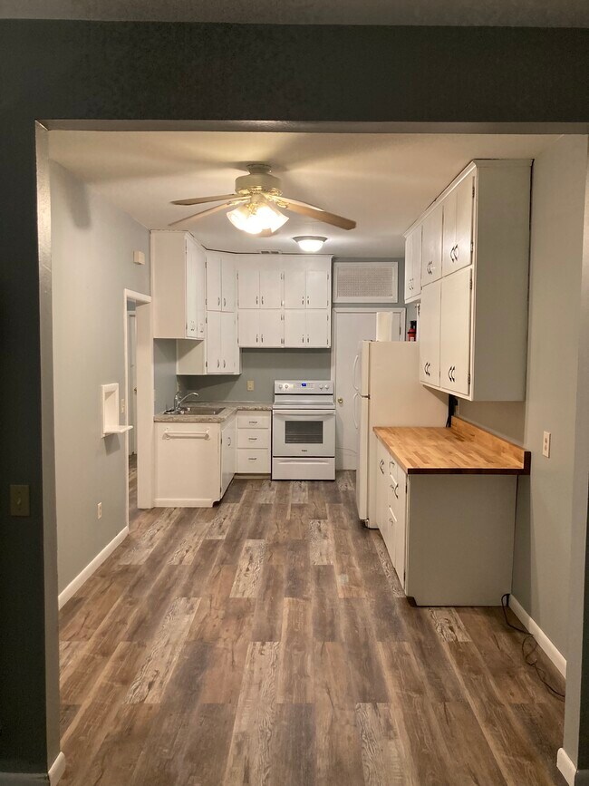 Large Oversize Updated Kitchen with Plentiful cabinet Space - 116 2nd St E