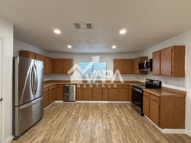 Building Photo - 7915 Oval Meadows