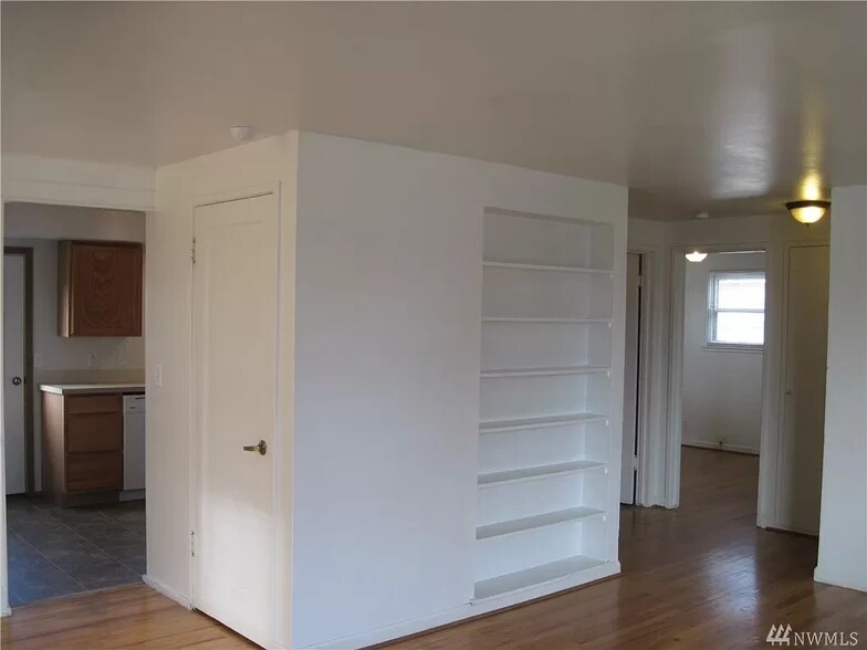 Living Room - 420 N Mattson Dr