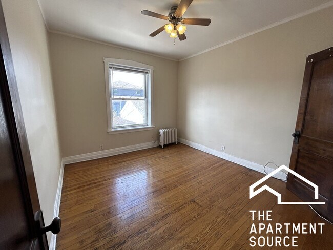 Building Photo - 4404 N Winchester Ave
