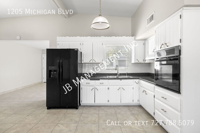 Building Photo - 1205 Michigan Blvd